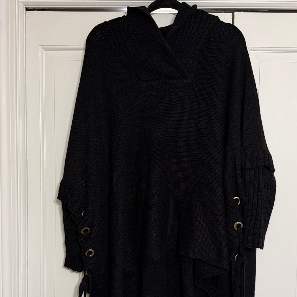 Francesca’s Black Knit Poncho Sweater with Grommet Details Size Small/Medium